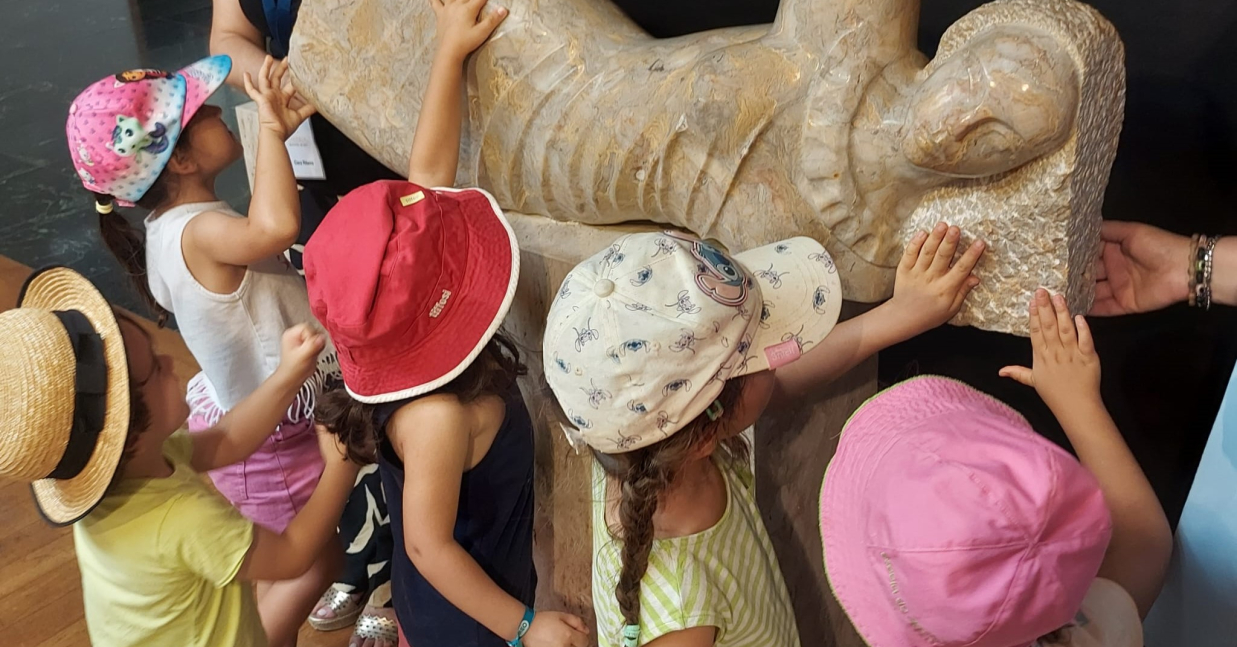 Imagem de Capa do Evento Descobrir a Arte | Visita Guiada à exposição presente na Galeria