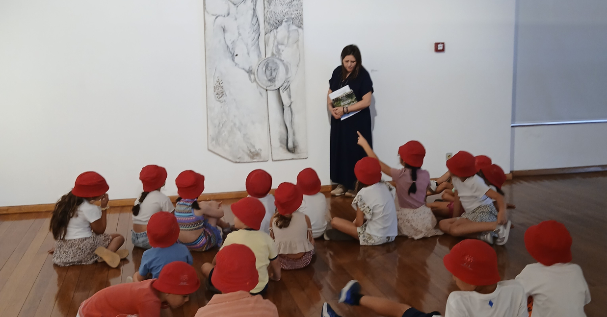 Imagem de Capa do Evento Descobrir a Arte | Visita guiada à exposição presente na Galeria