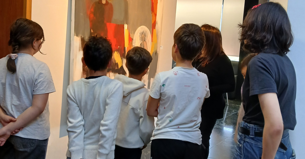 Imagem de Capa do Evento Descobrir a Arte | Visita Guiada à Exposição Presente na Galeria